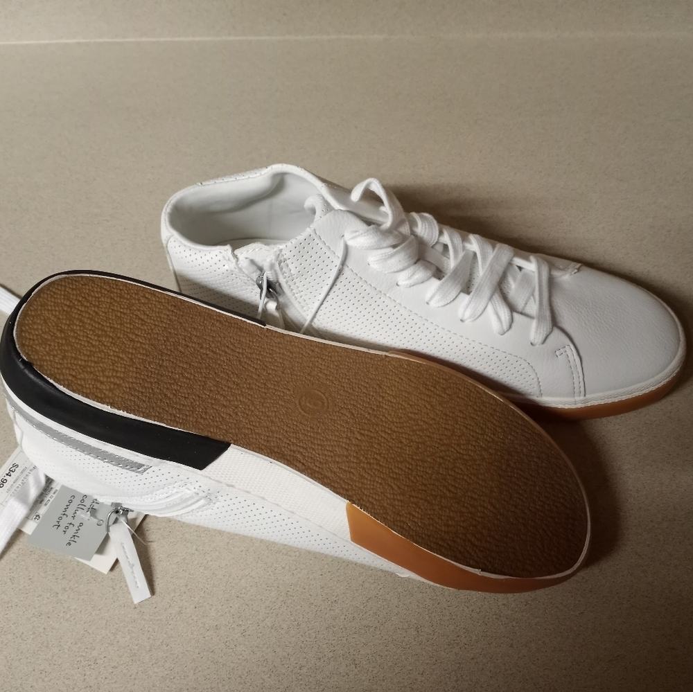 NWT size 9